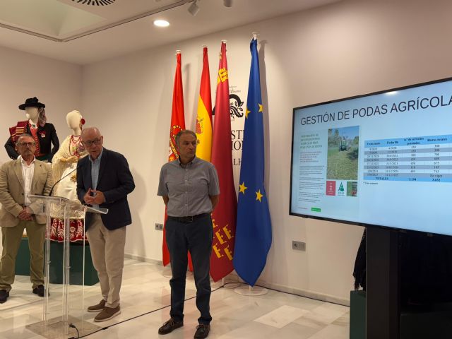 El Ayuntamiento recoge en 2024 más de 226.000 kilos de restos de poda agrícola de pequeños agricultores evitando así su quema