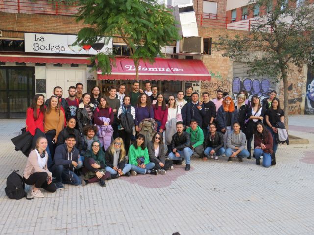 Estudiantes de Publicidad y Comunicación Audiovisual de la Universidad de Murcia, en la Gloria