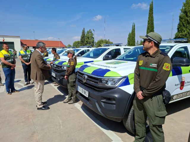 El Gobierno regional refuerza los medios de los agentes medioambientales con la incorporación de 27 nuevos vehículos