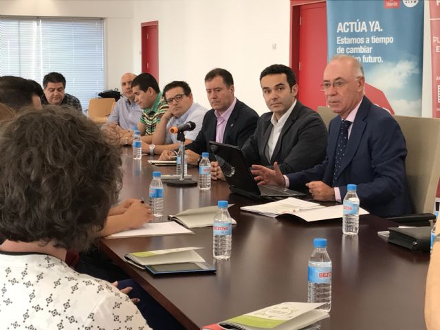 El Ayuntamiento subvencionará la compra de vehículos eléctricos y la instalación de puntos de recarga en comunidades de vecinos