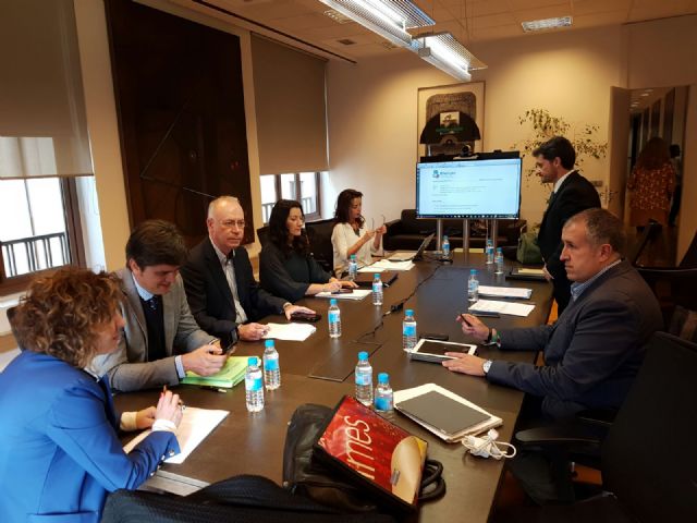 Murcia expone la necesidad de potenciar la movilidad eléctrica y las instalaciones fotovoltaicas de autoconsumo ante la Asociación Española de Agencias de Energía