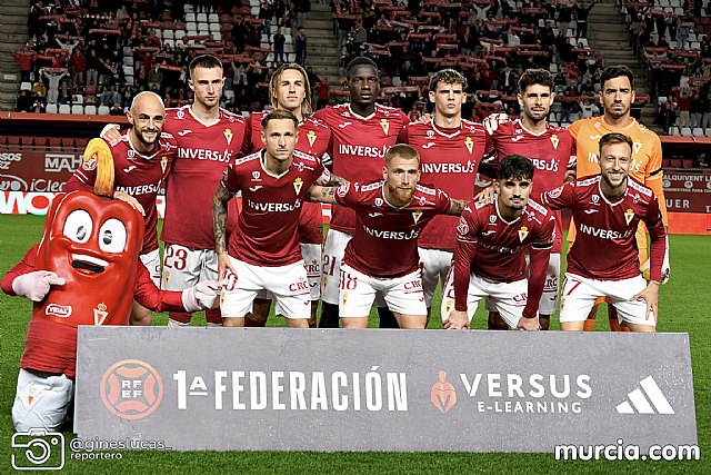 El Real Murcia paga su falta de acierto y cae ante el Algeciras en el Enrique Roca (0-2)