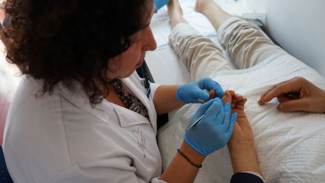 Un proyecto pionero de Enfermería ofrece cuidado especializado para las lesiones cutáneas de los enfermos de cáncer