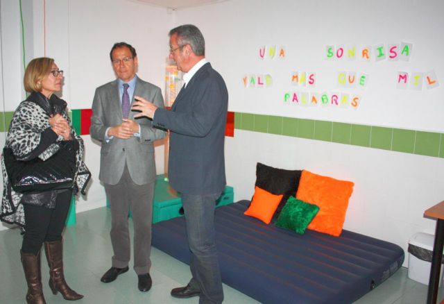 El Alcalde inaugura la sala de estimulación multisensorial de la residencia de Afapade
