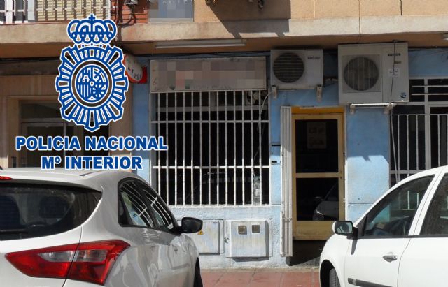La Policía Nacional realiza varias inspecciones en establecimientos del barrio de El Carmen