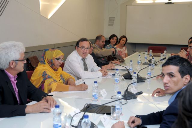 El rector Orihuela muestra la adhesión de la Universidad de Murcia a la causa del pueblo saharaui