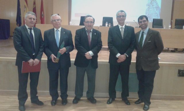 El ex rector Cobacho, reconocido con el Corazón Solidario de la Asociación Murciana de Trasplantados
