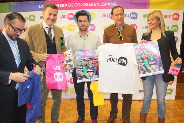 La 'Holi Run' adelanta la llegada del carnaval a Cabezo de Torres