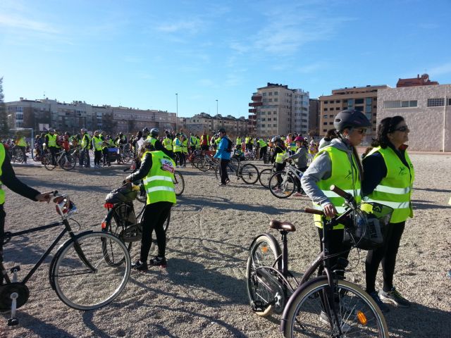 Más de 600 personas se dan cita en la marcha cicloturista solidaria