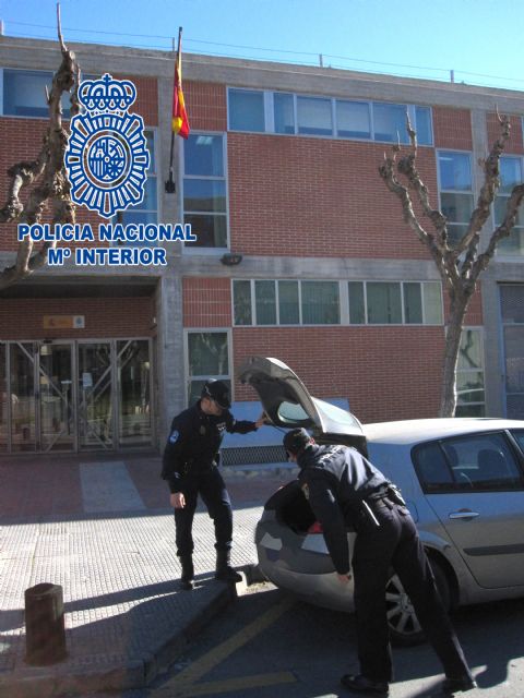 Operación conjunta entre la Policía Local y la Policía Nacional para detener a un autor de robos en interior de vehículos