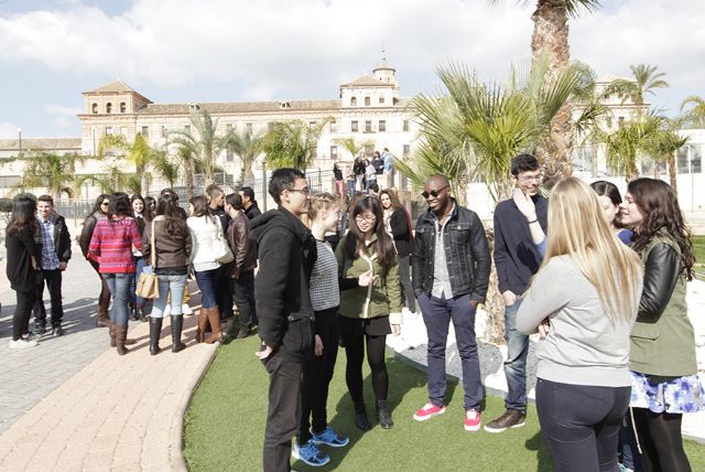 La UCAM da la bienvenida a un nuevo centenar de universitarios internacionales