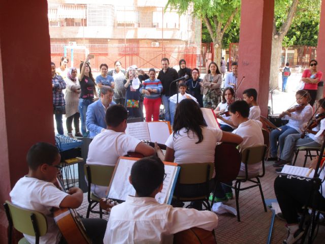 María Dolores Sánchez participa en la jornada de puertas abiertas del CEIP San Juan
