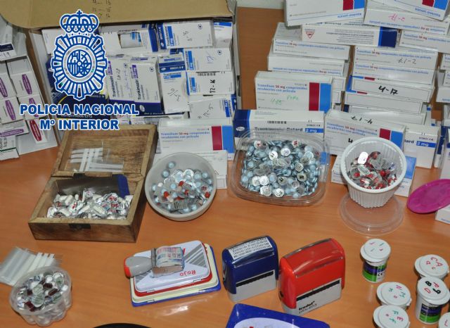 La Policía Nacional detiene a dos personas que falsificaban recetas para adquirir medicamentos y revenderlos ilícitamente