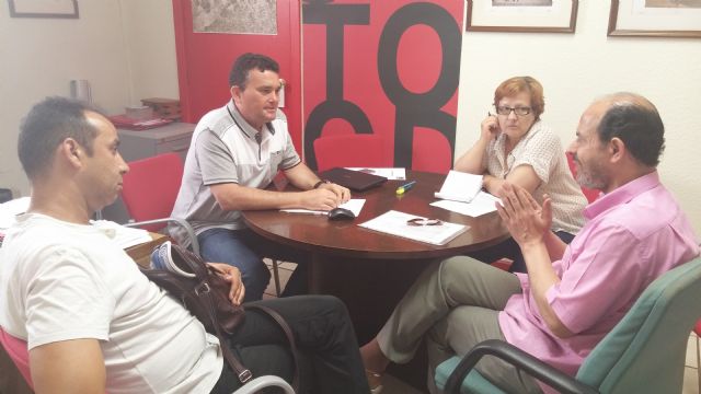 El PSOE se reúne con los comerciantes de El Malecón y pide a la concejalía de comercio soluciones para el colectivo