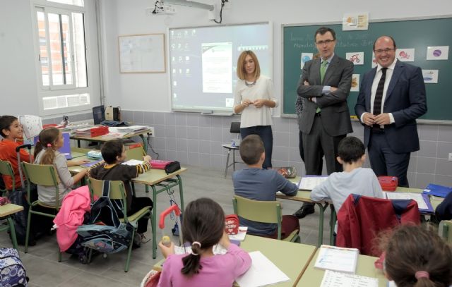 348 niños de El Palmar estrenan el nuevo colegio de Escuelas Nuevas
