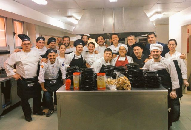 El Grado en Gastronomía de la UCAM colabora en un menú solidario para 400 personas