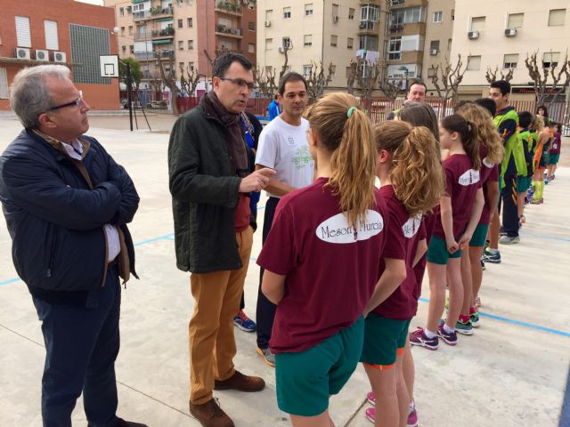 El Alcalde asiste a la exhibición ofrecida por las promesas del triatlón del Agringenia Murcia Sport Club