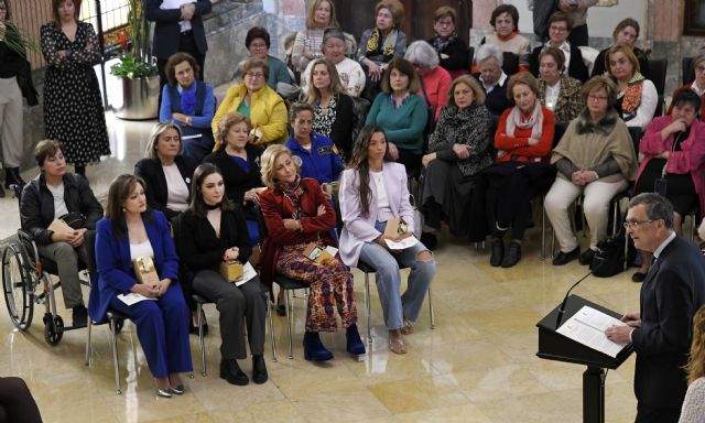 Murcia reconoce la labor de ocho mujeres referentes con la entrega de los premios 'Igualdad es Murcia'