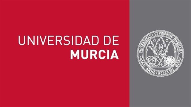 Dos graduadas de la Universidad de Murcia recogen y envían cartas de ánimo a 35 hospitales de toda España