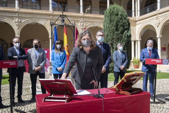 Francisca Mª Ferrando toma posesión como nueva decana de la Facultad de Derecho de la Universidad de Murcia