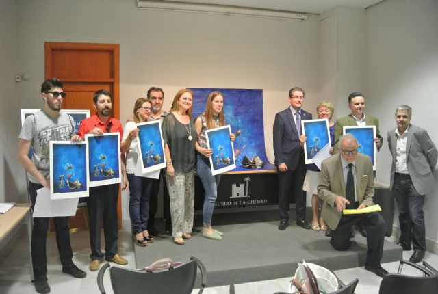 Diez murcianos son premiados con un cuadro de Ángel Haro por su participación en el Día y la Noche de los Museos