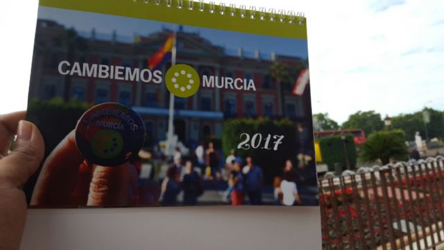 Cambiemos Murcia celebra la entrada de 2017 con un calendario, música y poesía