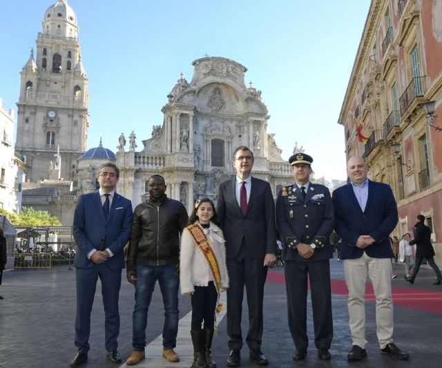 Los Reyes Magos obsequian a los murcianos con 'igualdad, seguridad y solidaridad' este 2019