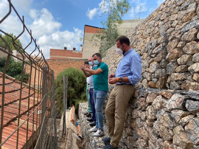 El PP denuncia que Mario Gómez pone en riesgo a los vecinos al bloquear el arreglo del gran muro de contención de Monteagudo