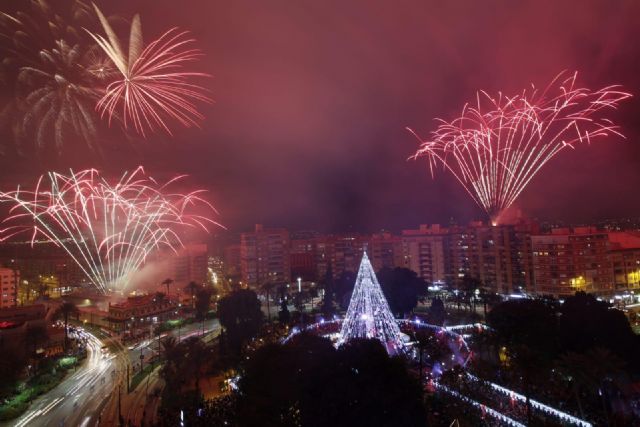 30.000 personas asisten al espectacular encendido del Gran Árbol de Navidad