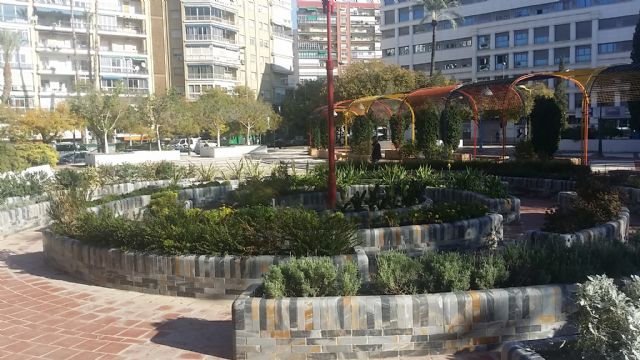 El Ayuntamiento trabaja en la mejora integral del Jardín del Salitre