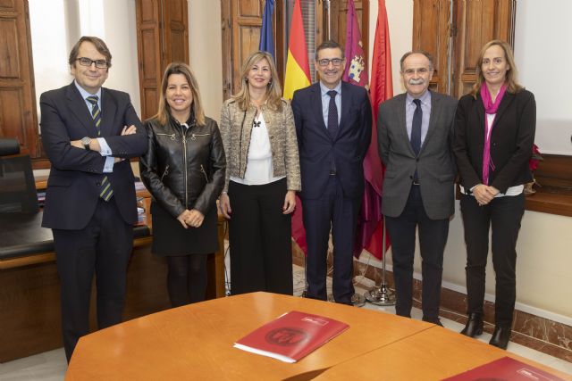 La UMU y Bankia sellan un acuerdo para la elaboración del informe GEM, que monitoriza la actividad emprendedora en la Región