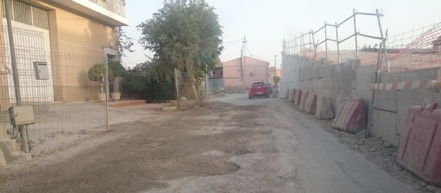 Ahora Murcia denuncia el pésimo estado del antiguo camino de Tiñosa debido al paso diario de camiones de gran tonelaje