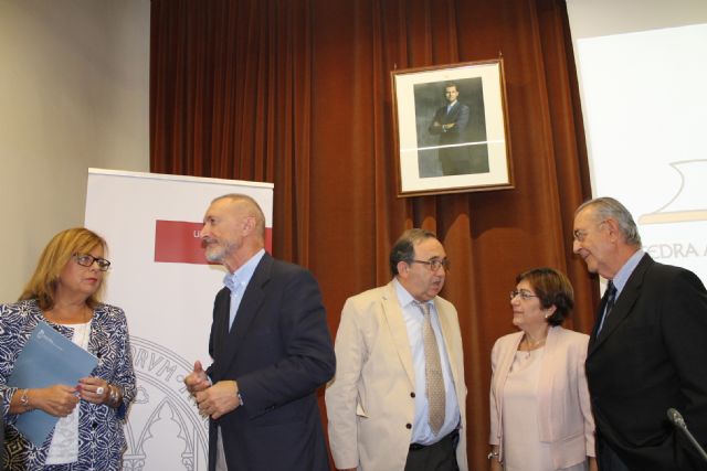 Presentada la Cátedra Arturo Pérez-Reverte de la Universidad de Murcia