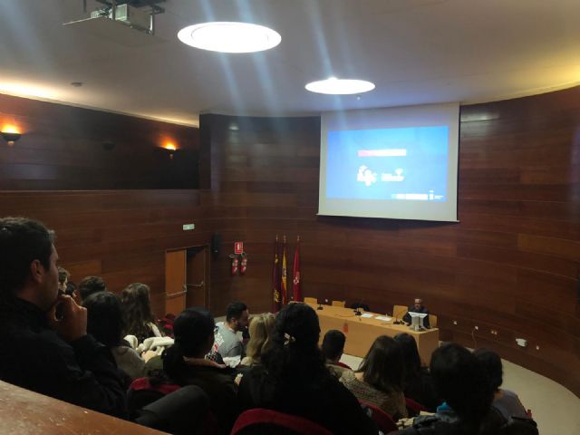 50 alumnos/as de la Facultad de Turismo de la Universidad de Murcia conocen el proyecto MiMurcia