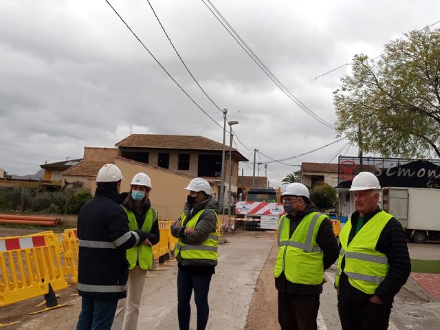 Comienzan las obras para instalar una red de saneamiento en la Vereda Simones de El Raal
