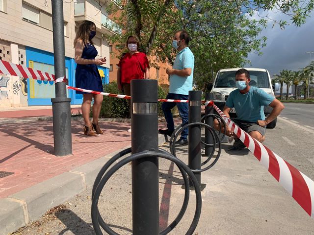 Murcia incrementa su red de aparcamientos seguros para bicicletas con la instalación de 400 nuevos soportes