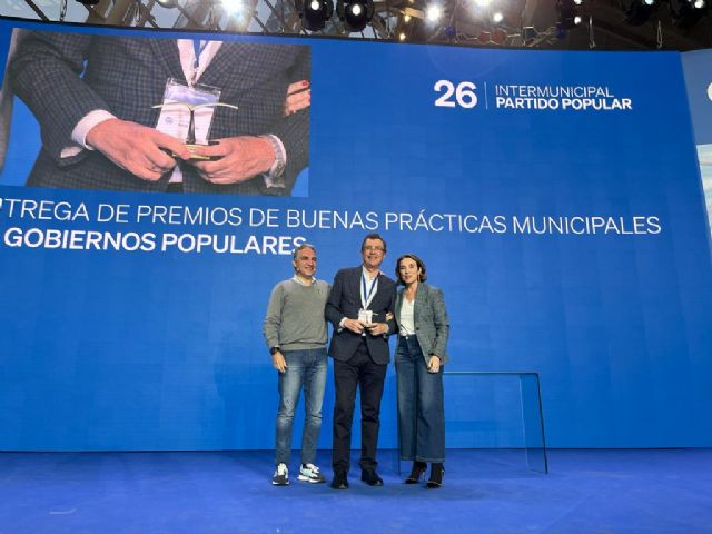 Feijóo premia los 12 proyectos estratégicos que ha presentado José Ballesta para Murcia