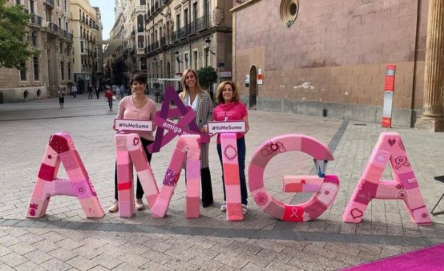 El Ayuntamiento colabora con la Asociación Amiga en la labor que realiza de apoyo a mujeres con cáncer de mama