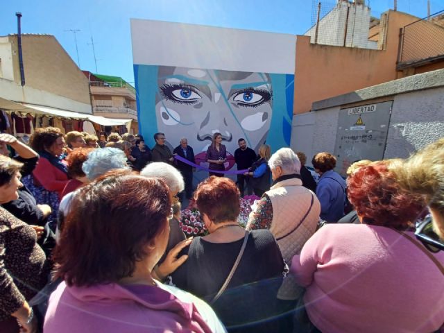 Los Dolores estrena un nuevo mural dedicado a la mujer