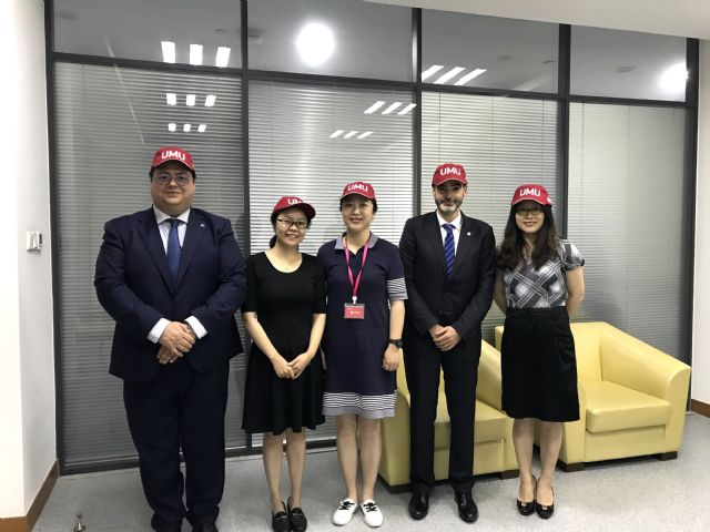 La facultad de Economía y Empresa de la UMU visita la Shanghai Jiao Tong University para el fomento de relaciones internacionales