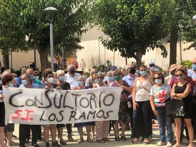 El PSOE critica que cerca de 40.000 vecinos del municipio se queden sin médico en sus pueblos por el cierre de los consultorios