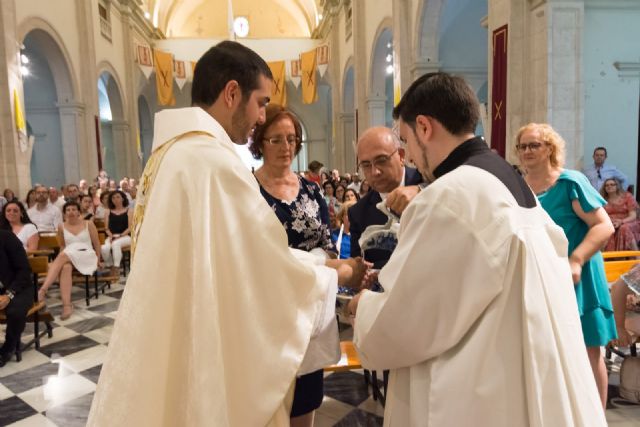 Javier Mateos recibe el sacerdocio de manos de Mons. Chico