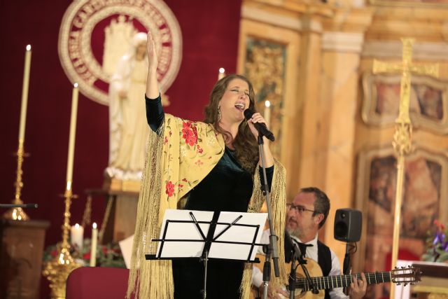 Emoción navideña en la misa flamenca de la UCAM, con Argentina