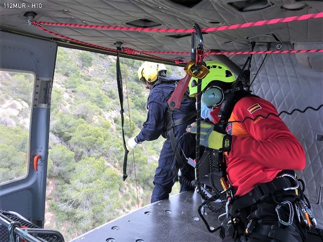 Rescatado por aire y trasladado al hospital un senderista herido en la Sierra de Columbares