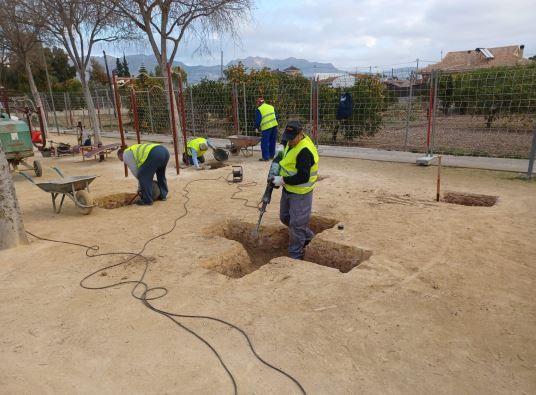 El jardín del centro cultural de El Raal contará con una nueva zona de calistenia