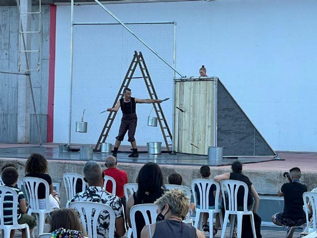 La temporada escénica comienza con tres espectáculos teatrales de calle en el Auditorio Parque Fofó