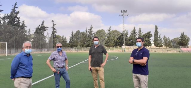 Deportes mejorará el campo de fútbol de Beniaján con la reparación del césped artificial, los banquillos y la valla perimetral