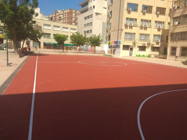 El Ayuntamiento mejora las instalaciones deportivas de los colegios Nuestra Señora de La Paz y María Maroto