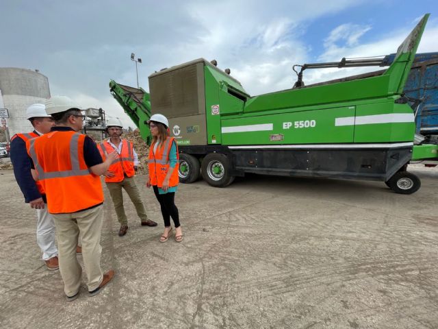 La adquisición de una trituradora móvil y un camión volquete mejora la gestión de residuos en el centro de Cañada Hermosa