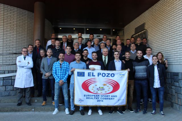 La plantilla de ElPozo Murcia FS celebran la comida navideña centrados en ganar a Osasuna Magna